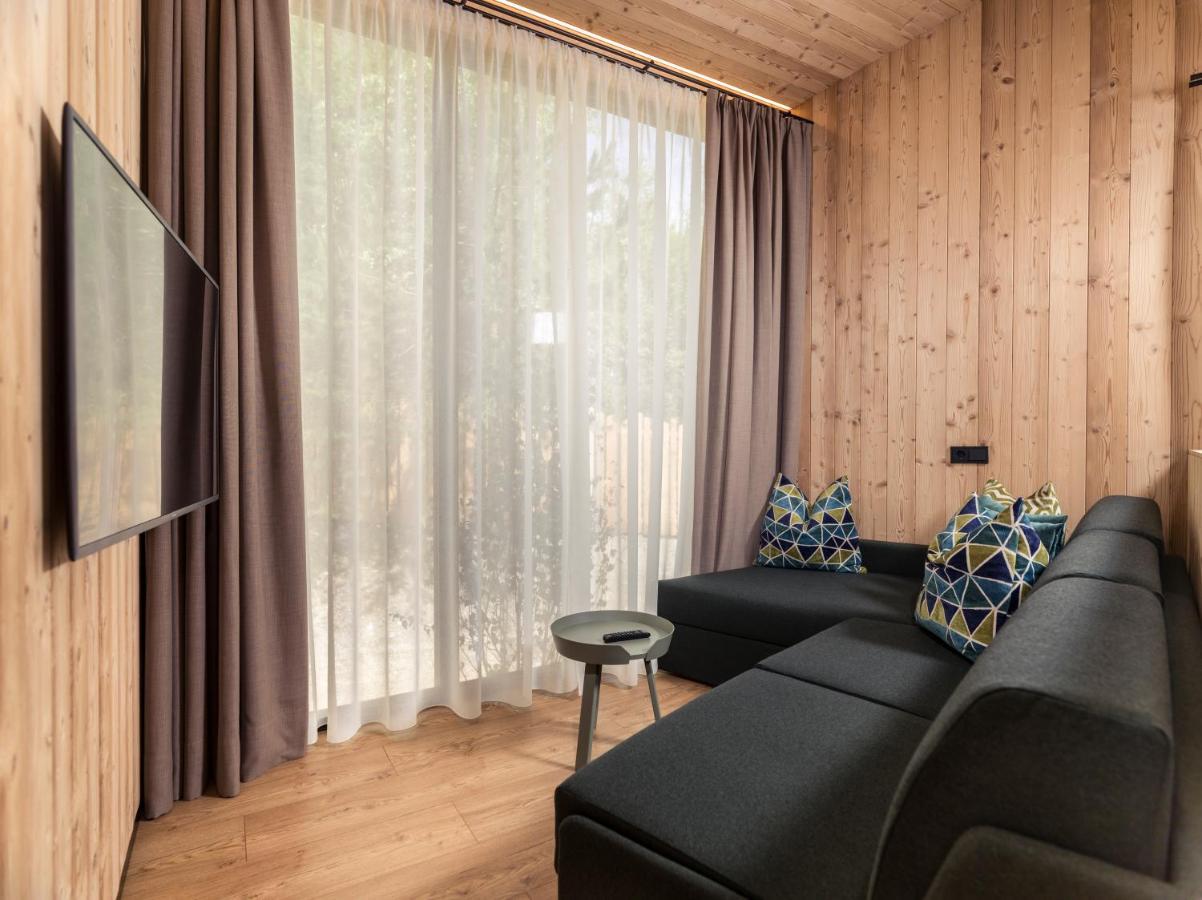 Skyview Chalets Am Camping Toblacher See Dobbiaco Exterior foto