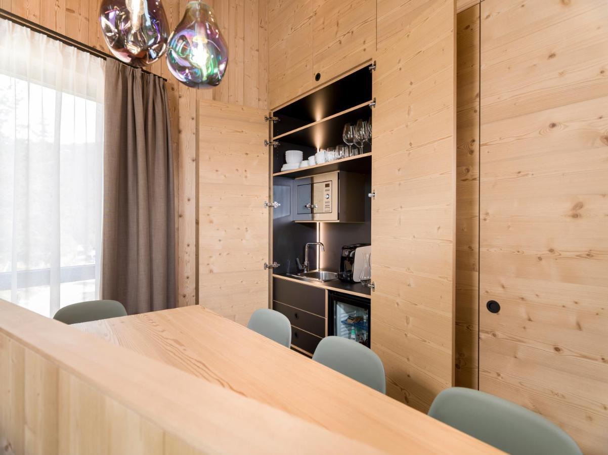 Skyview Chalets Am Camping Toblacher See Dobbiaco Exterior foto