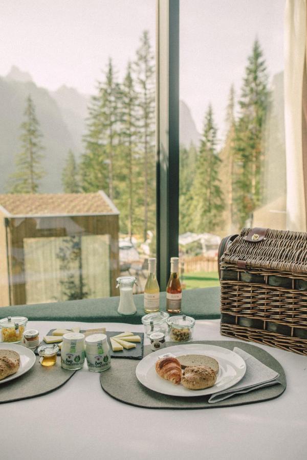 Skyview Chalets Am Camping Toblacher See Dobbiaco Exterior foto
